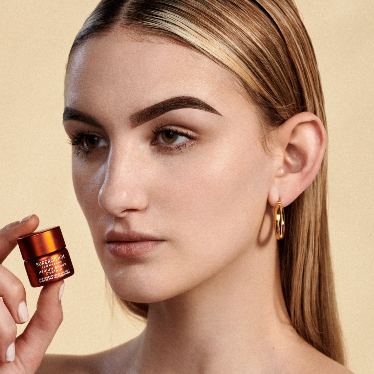 Henna brow treatment (binnen 5 weken) – Perfection Elements